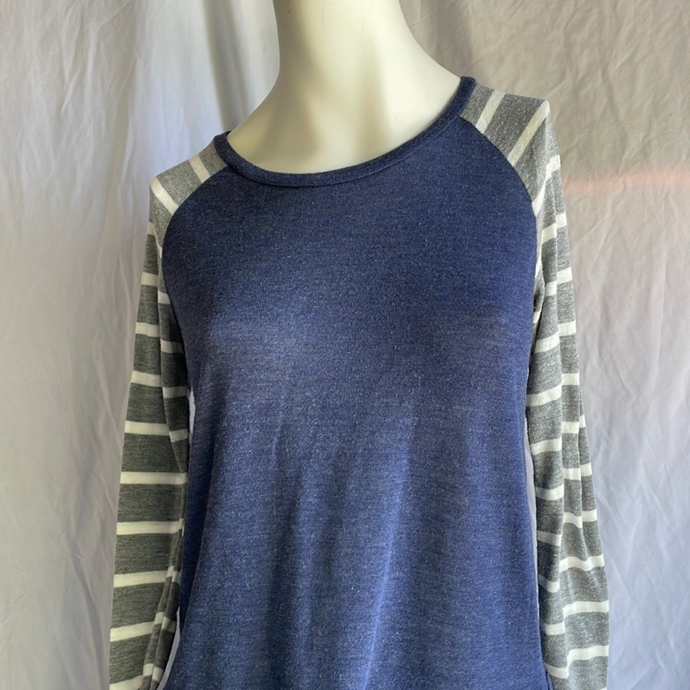 Rue 21 baseball raglan style Top. Size Medium. Bundle & Save!!